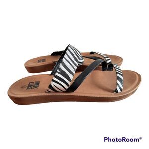 MUK LUKS Women's Dahlia Strap Sandals